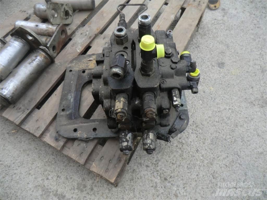 CAT 963D Construction - Others