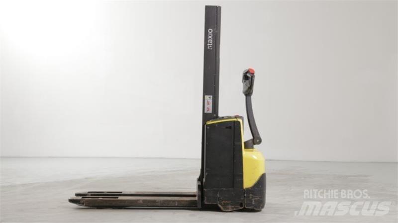 BT SWE080L Self propelled stackers