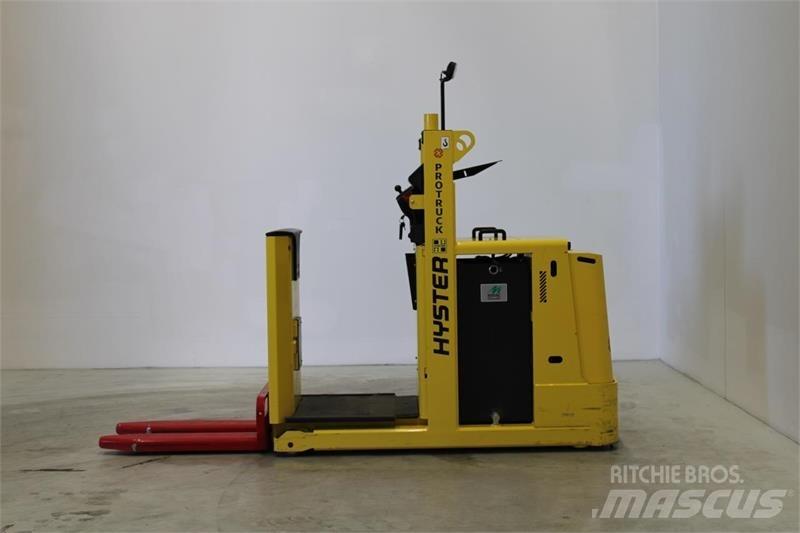 Hyster K1.0L Low lift order picker