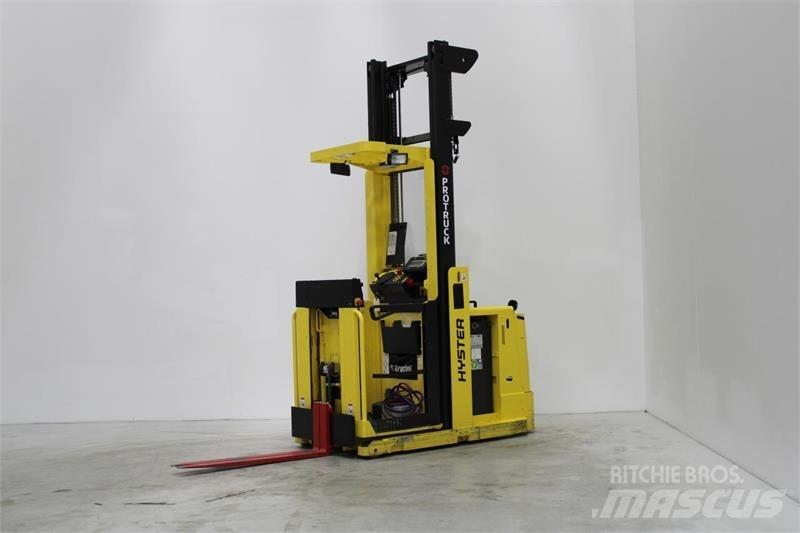Hyster K1.0L Low lift order picker