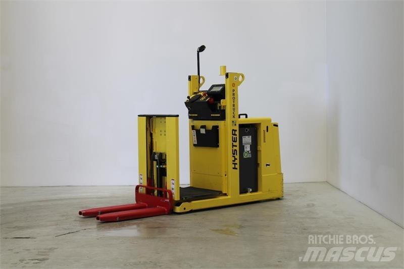 Hyster K1.0L Low lift order picker