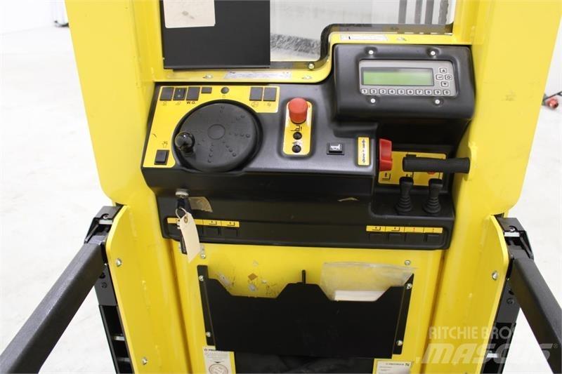 Hyster K1.0L Low lift order picker