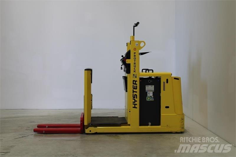 Hyster K1.0L Low lift order picker