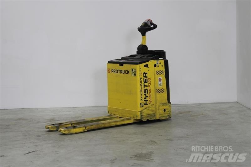 Hyster P2.0S Low lifter with platform