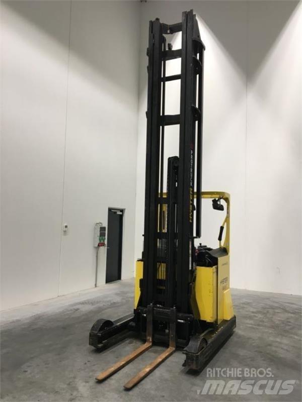 Hyster R2.0W Reach trucks