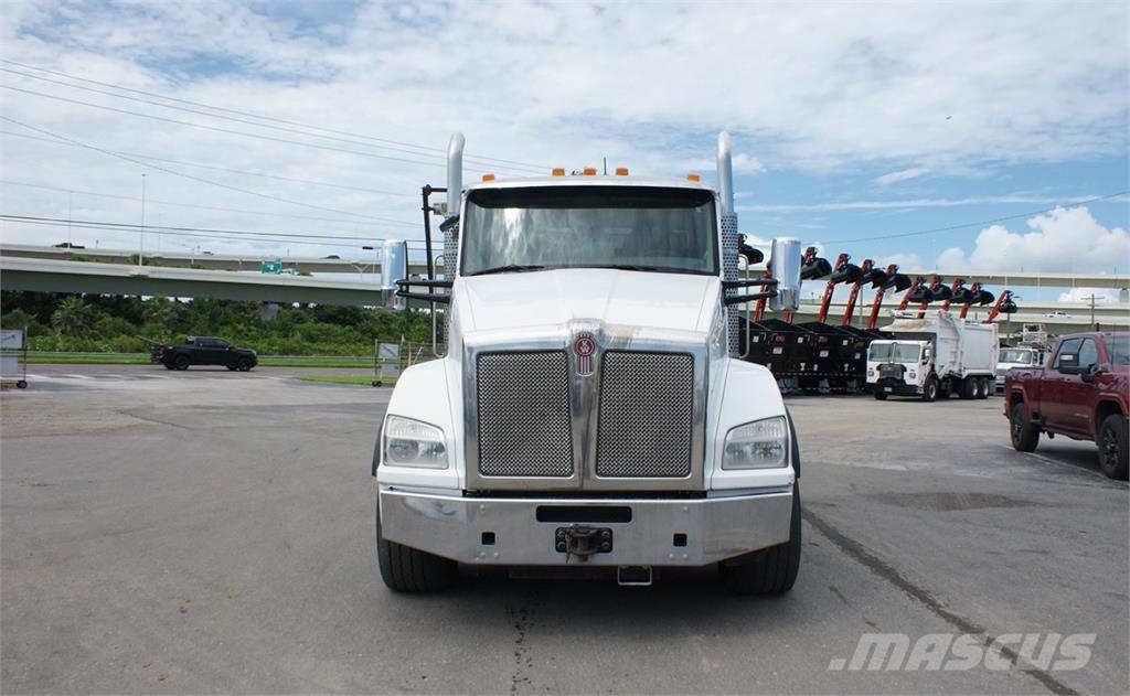 Kenworth T880 Cable lift demountable trucks