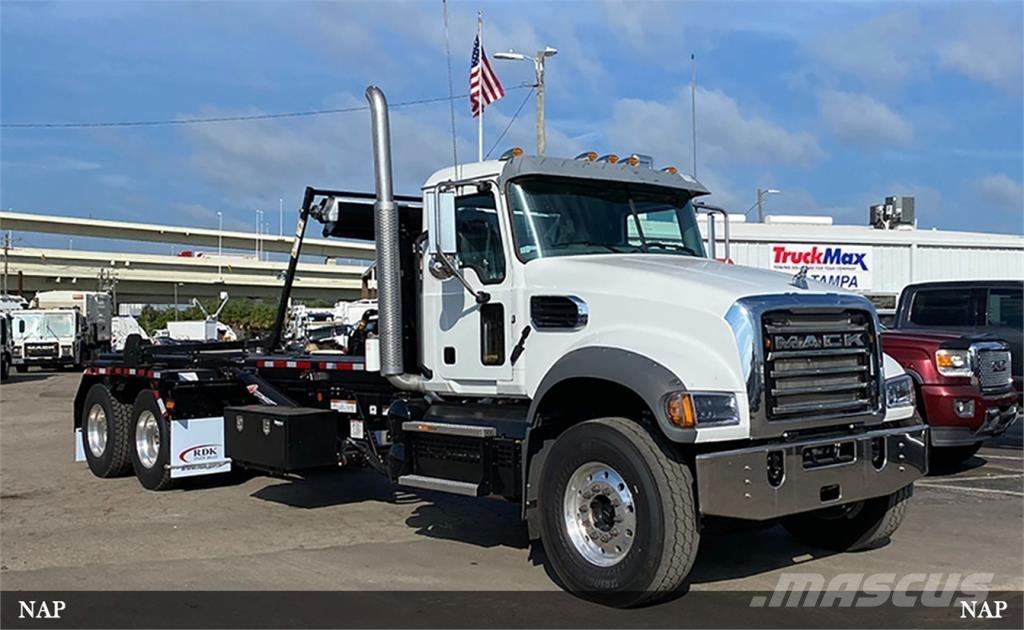 Mack Granite Cable lift demountable trucks