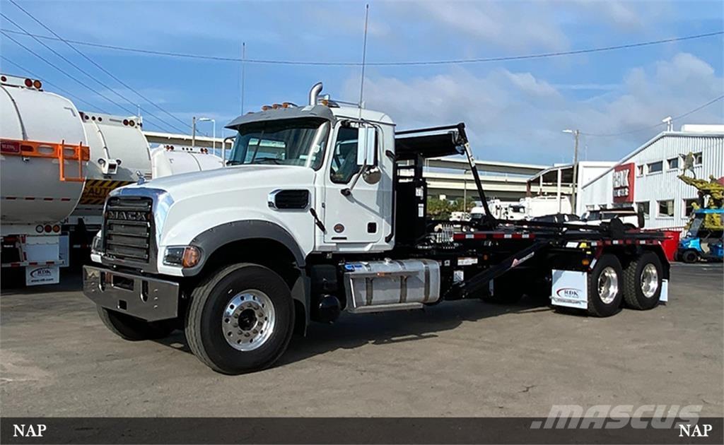 Mack Granite Cable lift demountable trucks
