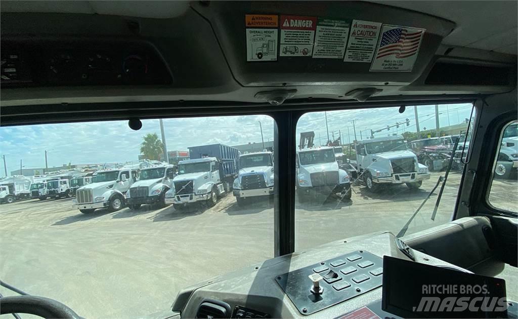 Peterbilt 320 Waste trucks
