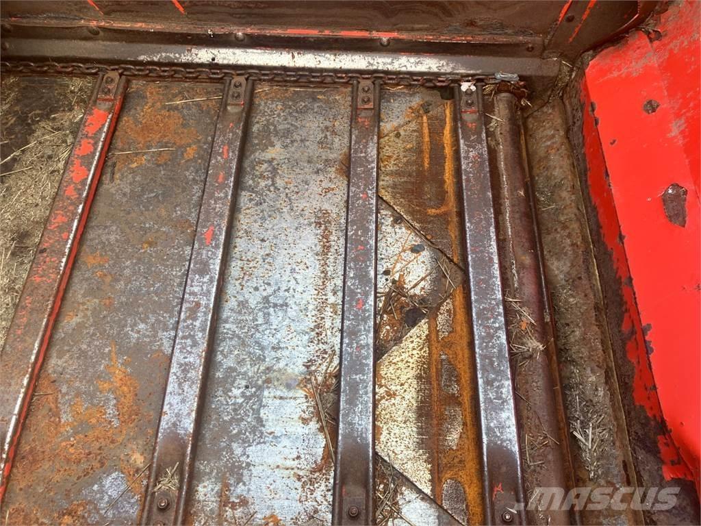 Kuhn 3570 Bale shredders, cutters and unrollers
