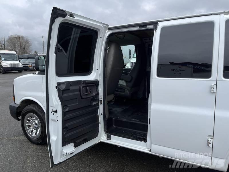 Chevrolet Express Panel vans