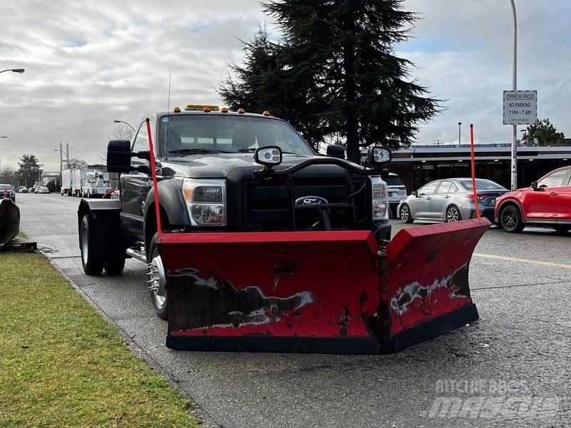 Ford F-550 Snow blades and plows