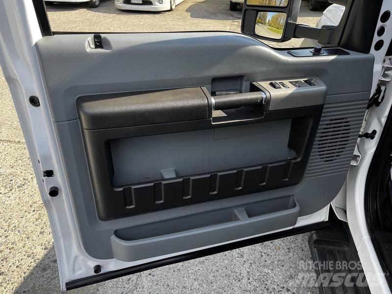 Ford F-550 Flatbed / Dropside trucks