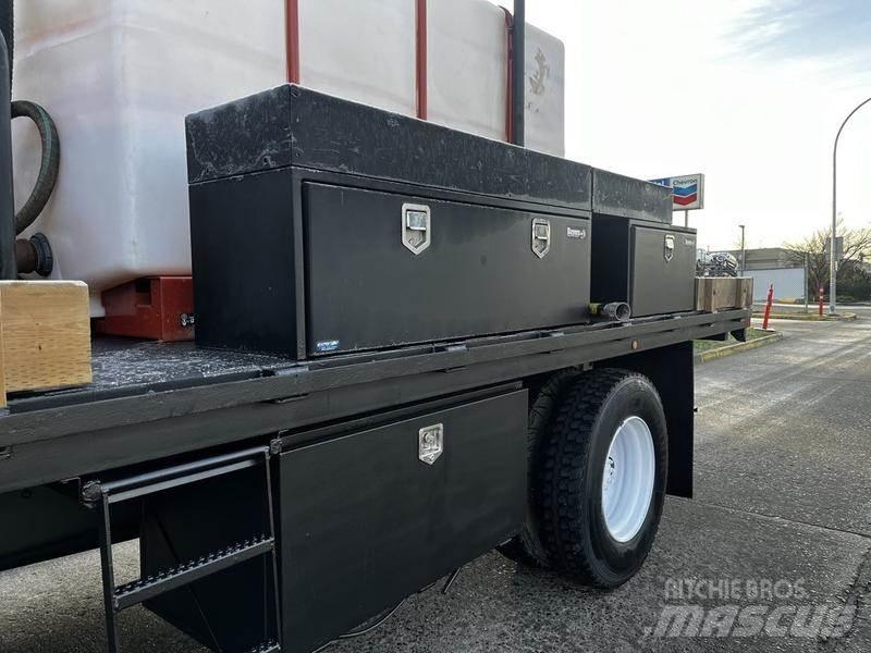 Ford F-750 Flatbed / Dropside trucks