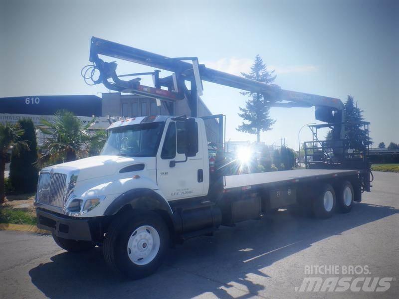 International 7500 Crane trucks