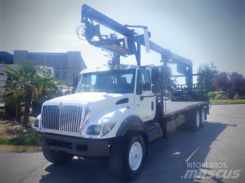 International 7500 Crane trucks