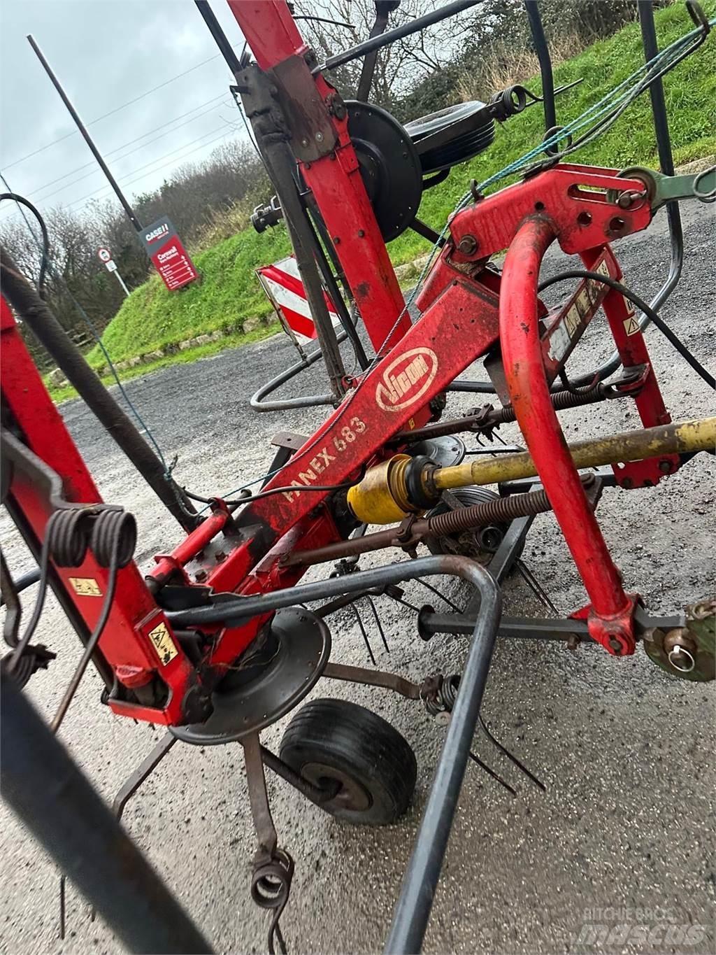 Vicon 683 Rakes and tedders