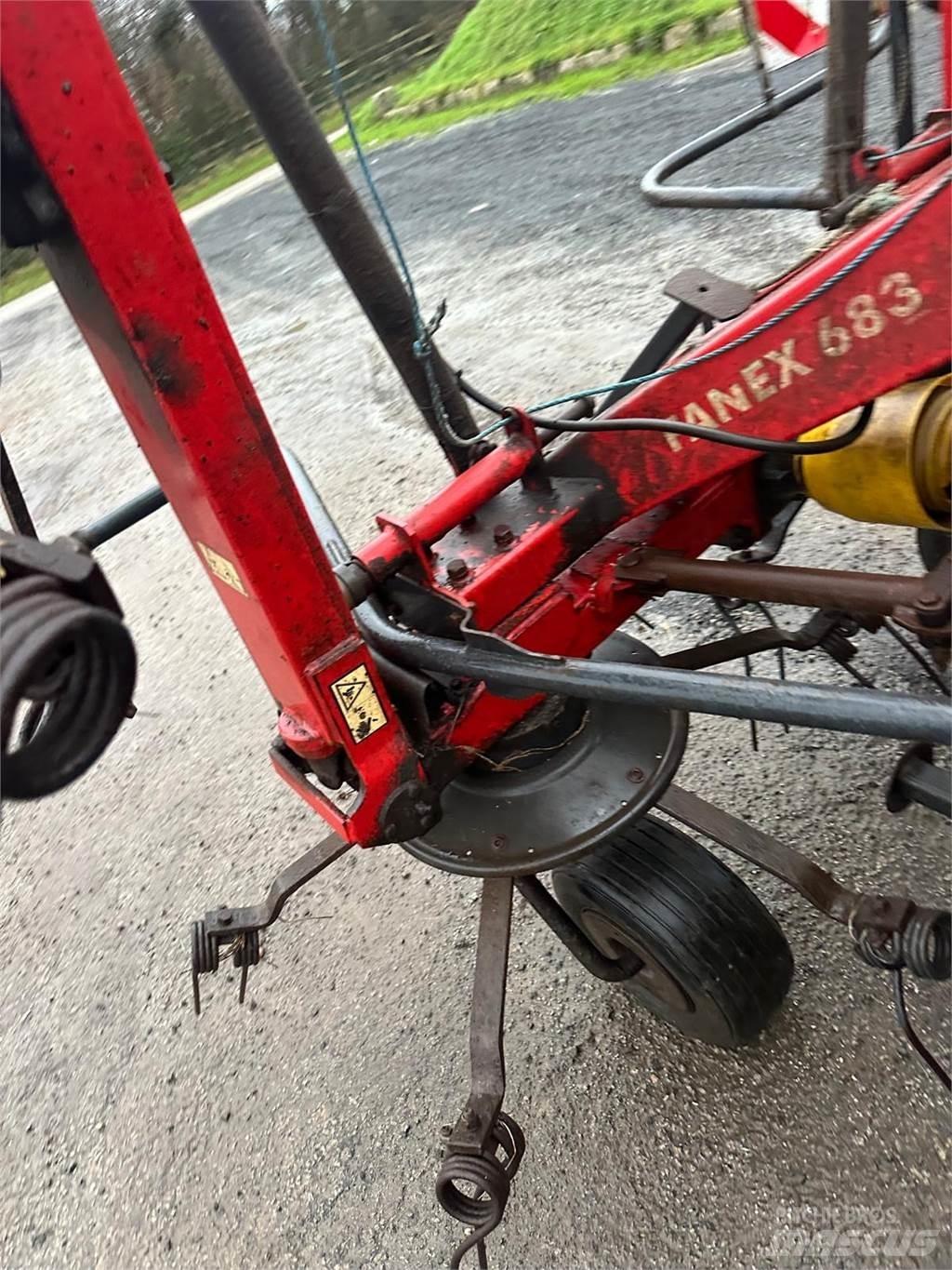 Vicon 683 Rakes and tedders