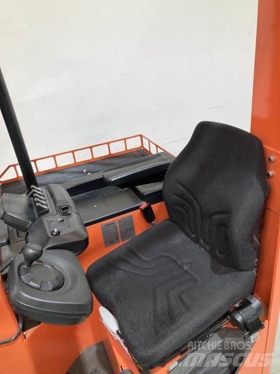 BT FRE270 4-way reach trucks