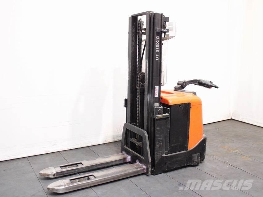 BT SPE 125 Pedestrian stacker