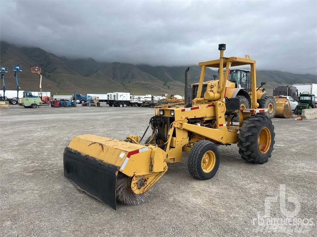 CASE 580B Sweepers
