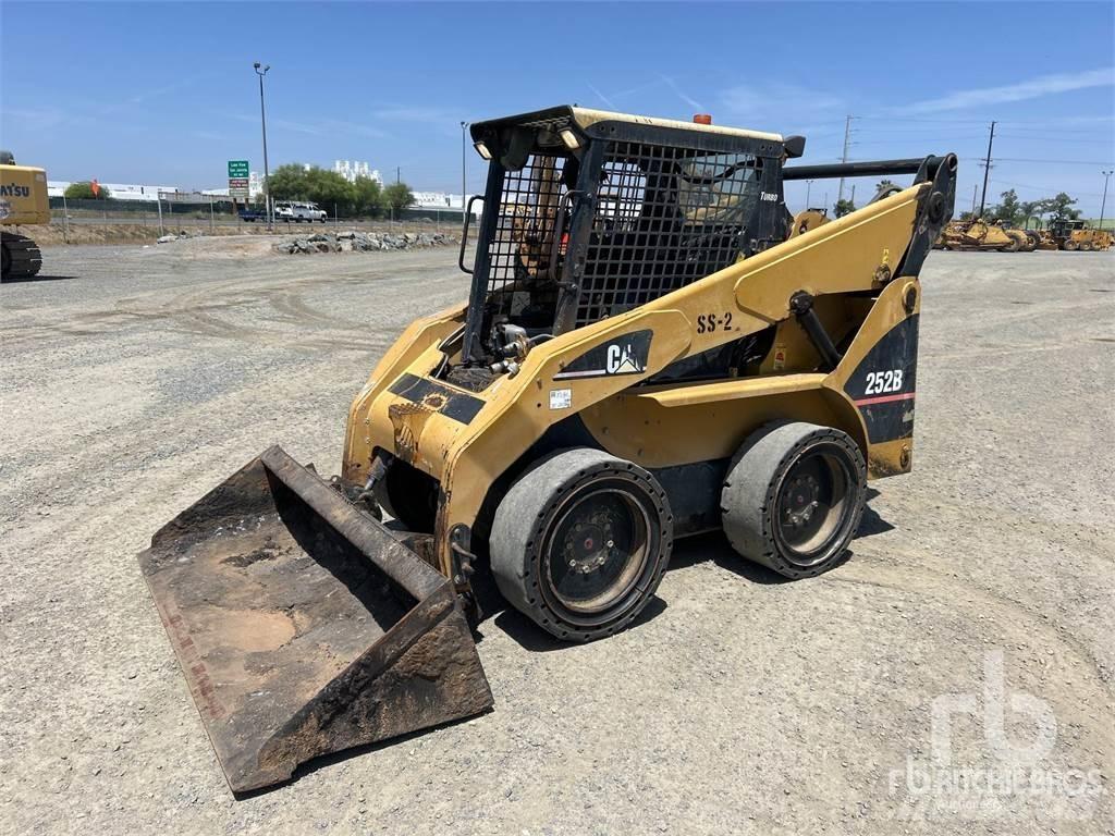 CAT 252B Skid steer loaders