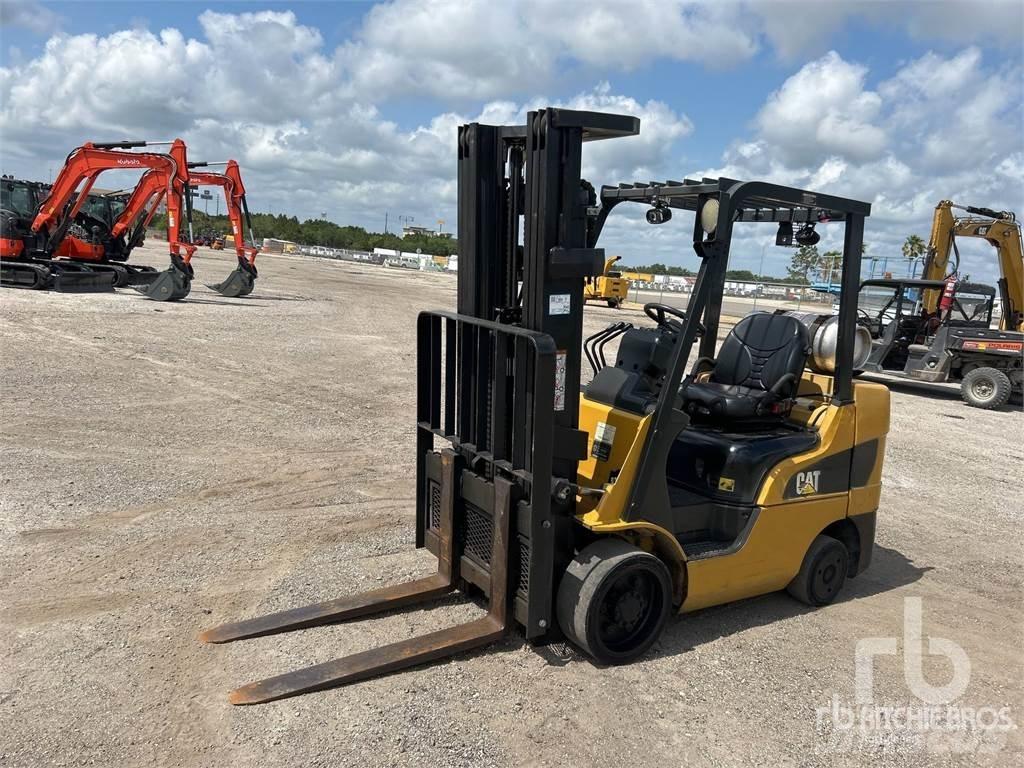 CAT 2C6000 Diesel trucks
