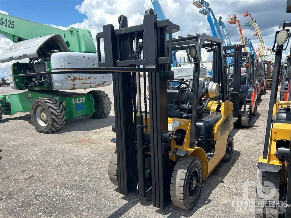 CAT GP25N Diesel trucks