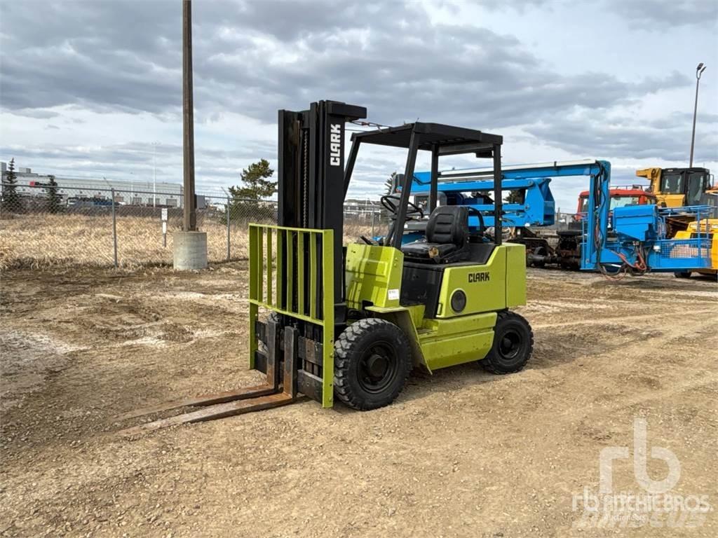 Clark GPS25MC Diesel trucks