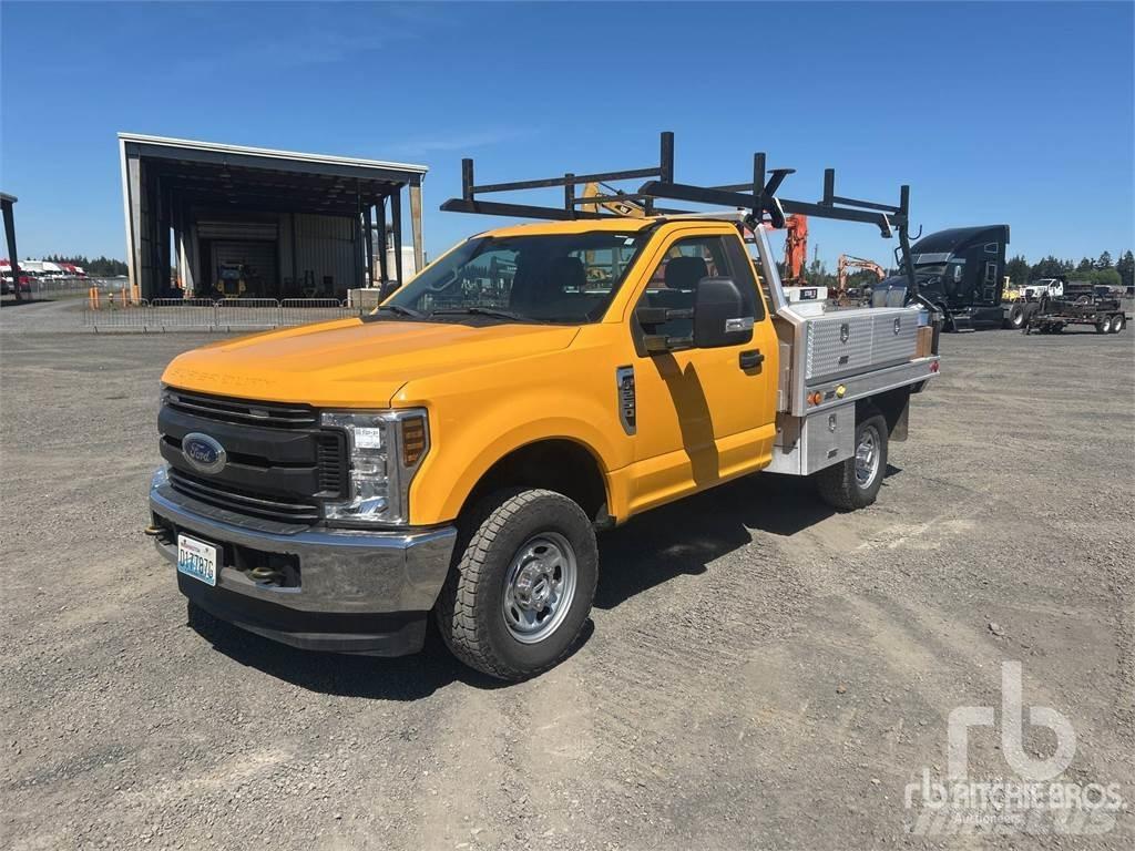 Ford F-250 Flatbed / Dropside trucks