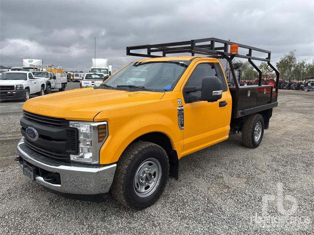 Ford F-250 Flatbed / Dropside trucks