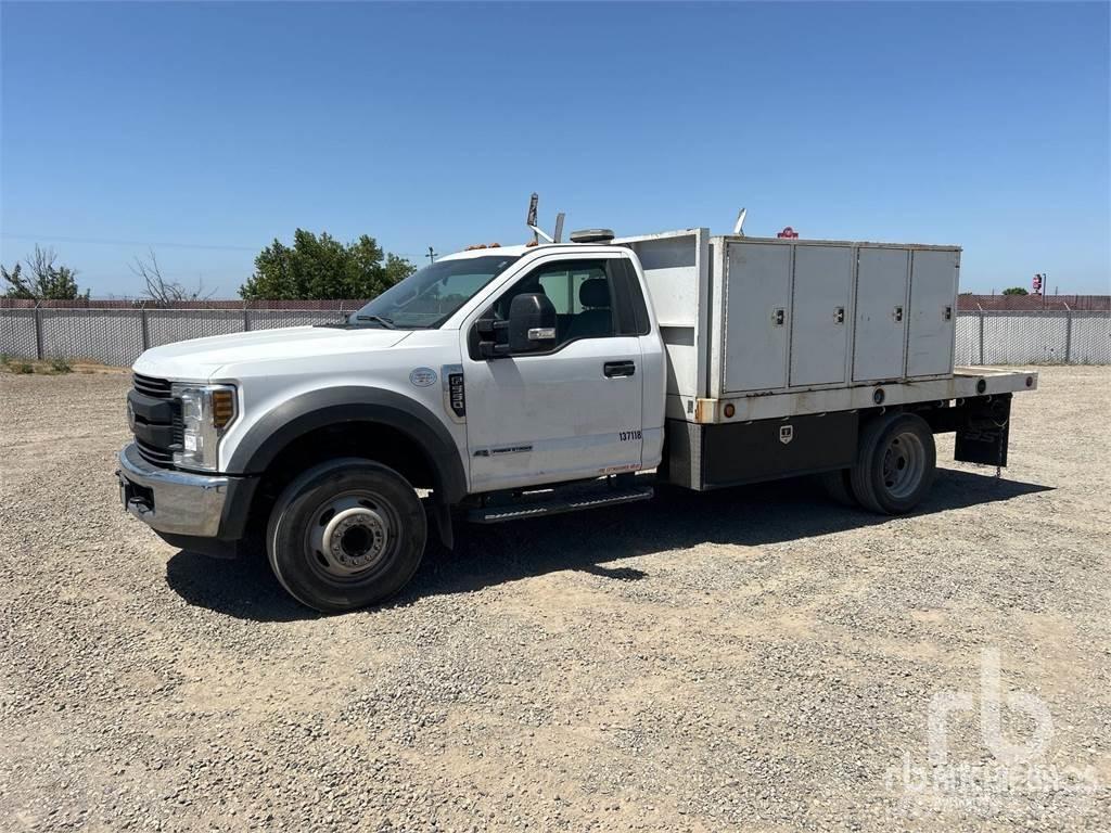 Ford F-550 Flatbed / Dropside trucks