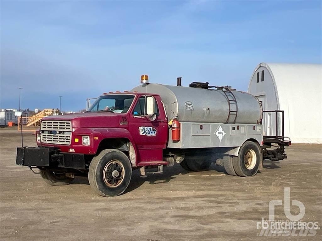 Ford F800 Bitumen sprayers