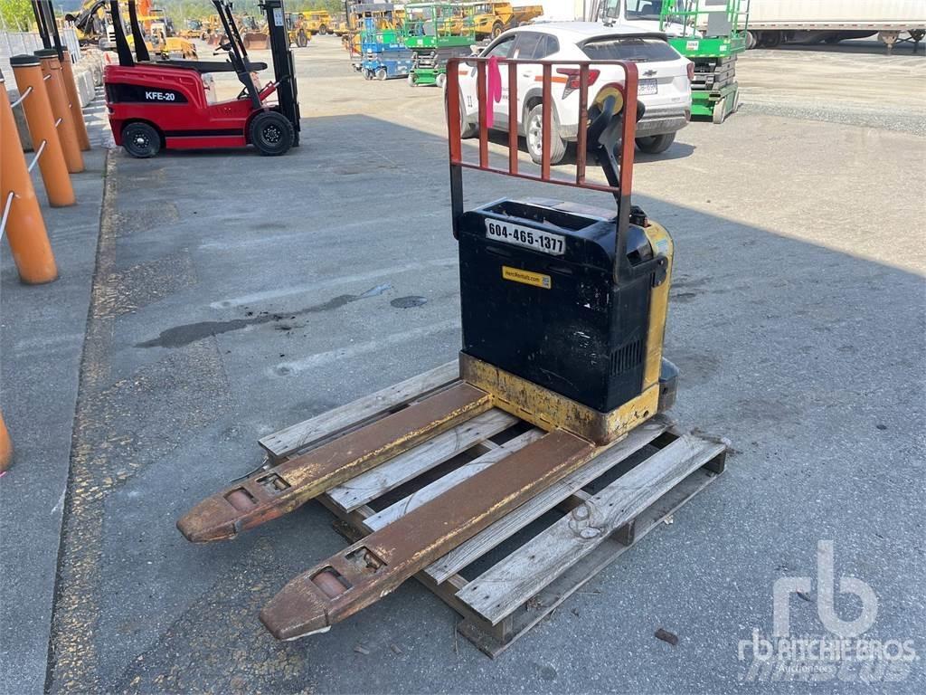 Hyster W40DZ Pallet racks