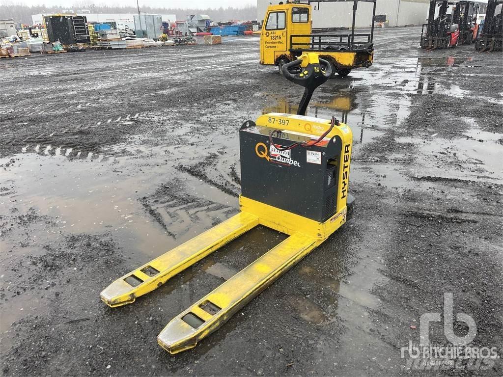 Hyster W40Z Pallet racks