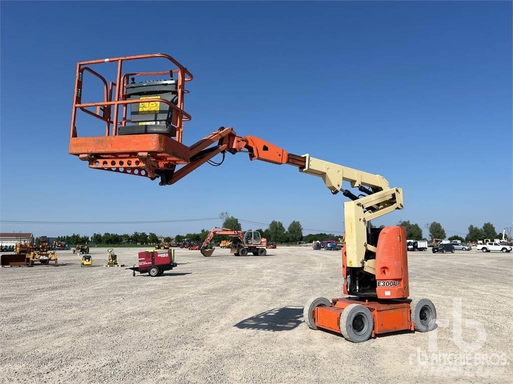 JLG E300 AJP Articulated boom lifts
