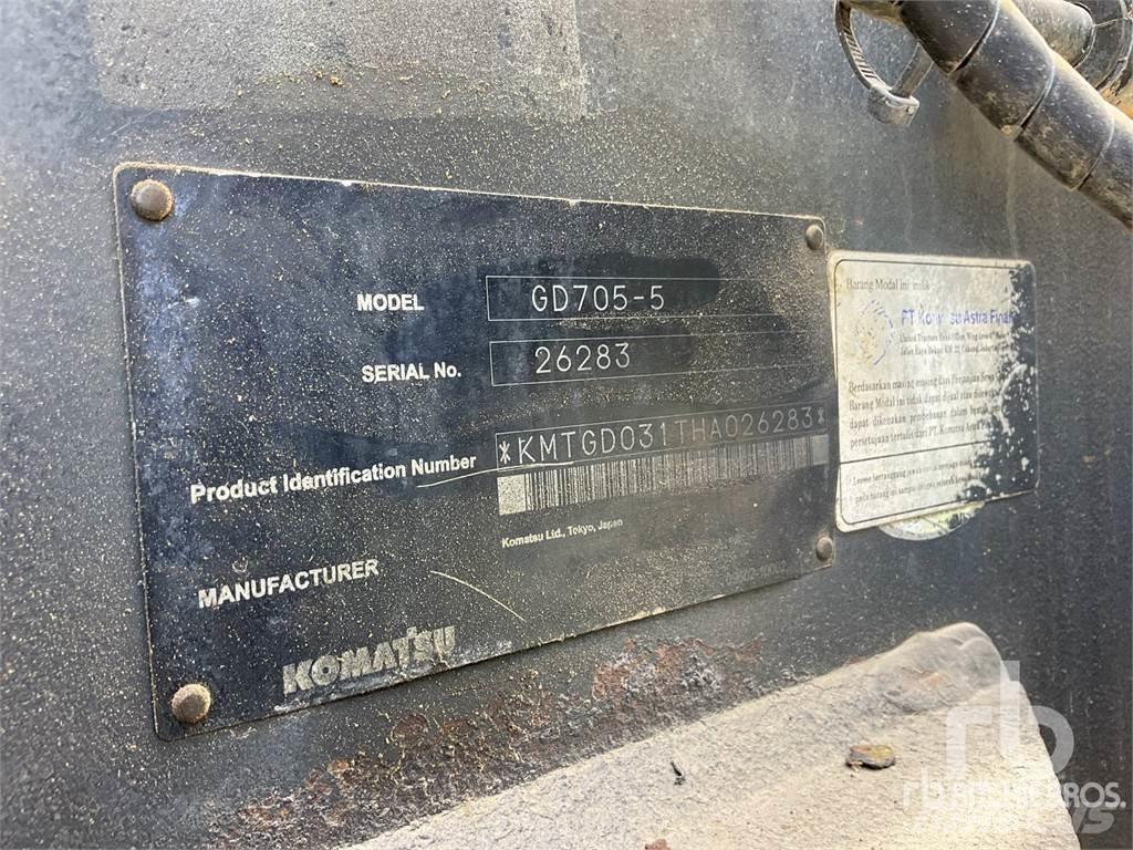 Komatsu GD705-5 Graders
