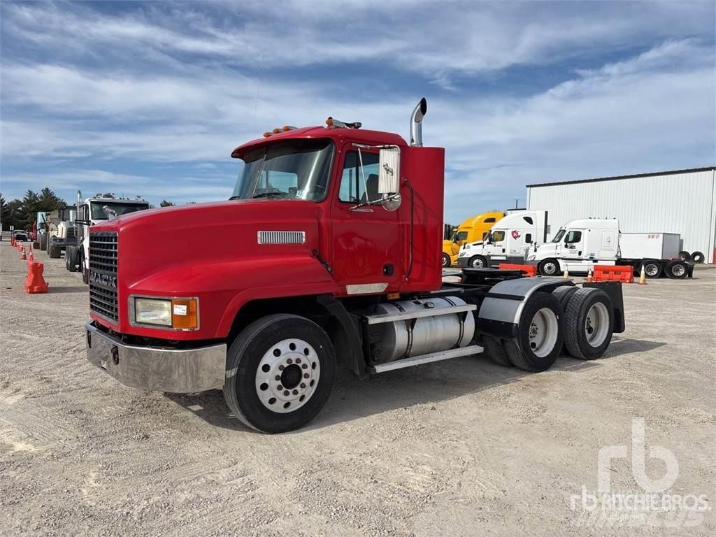 Mack CH613 Tractor Units