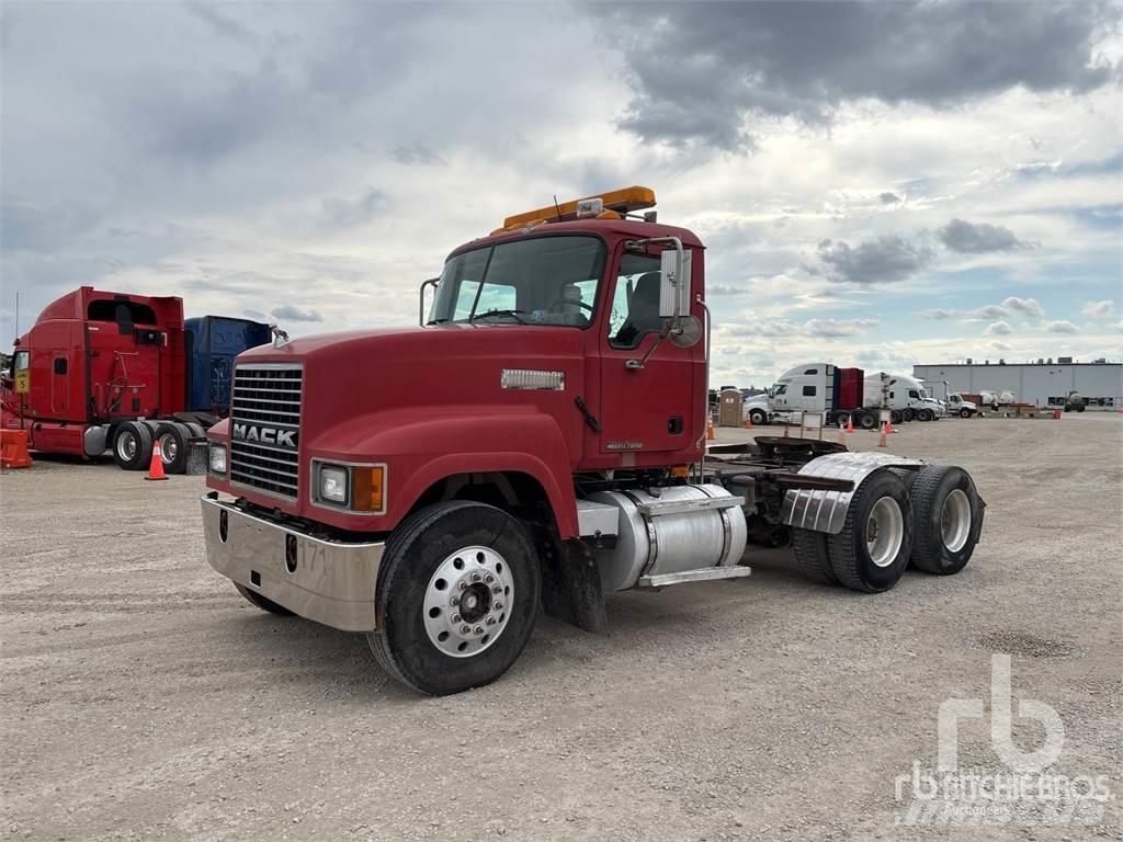 Mack CHN613 Tractor Units