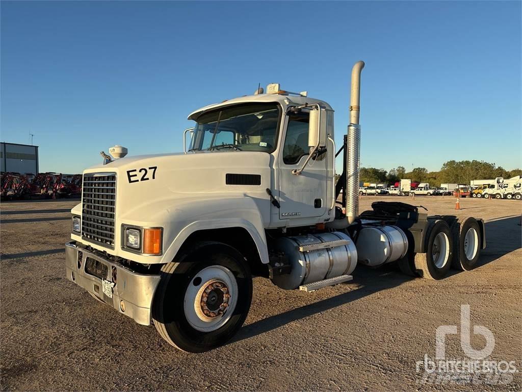 Mack CHU613 Tractor Units