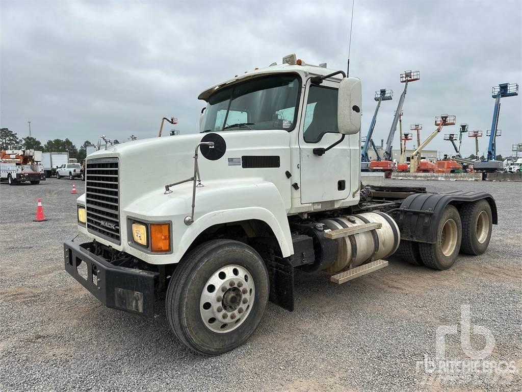 Mack CHU613 Tractor Units