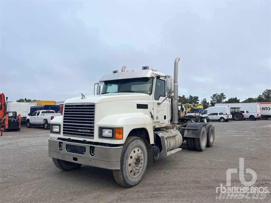 Mack CHU613 Tractor Units