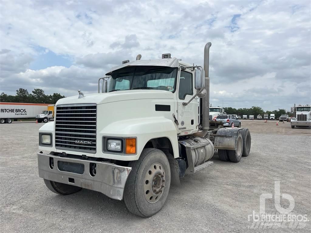 Mack CHU613 Tractor Units