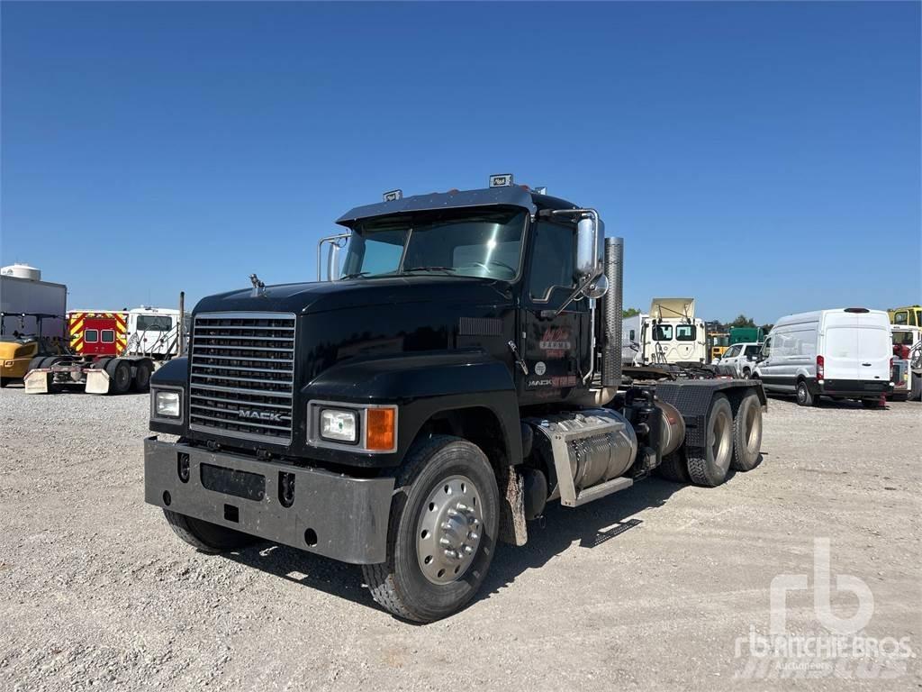 Mack CHU613 Tractor Units
