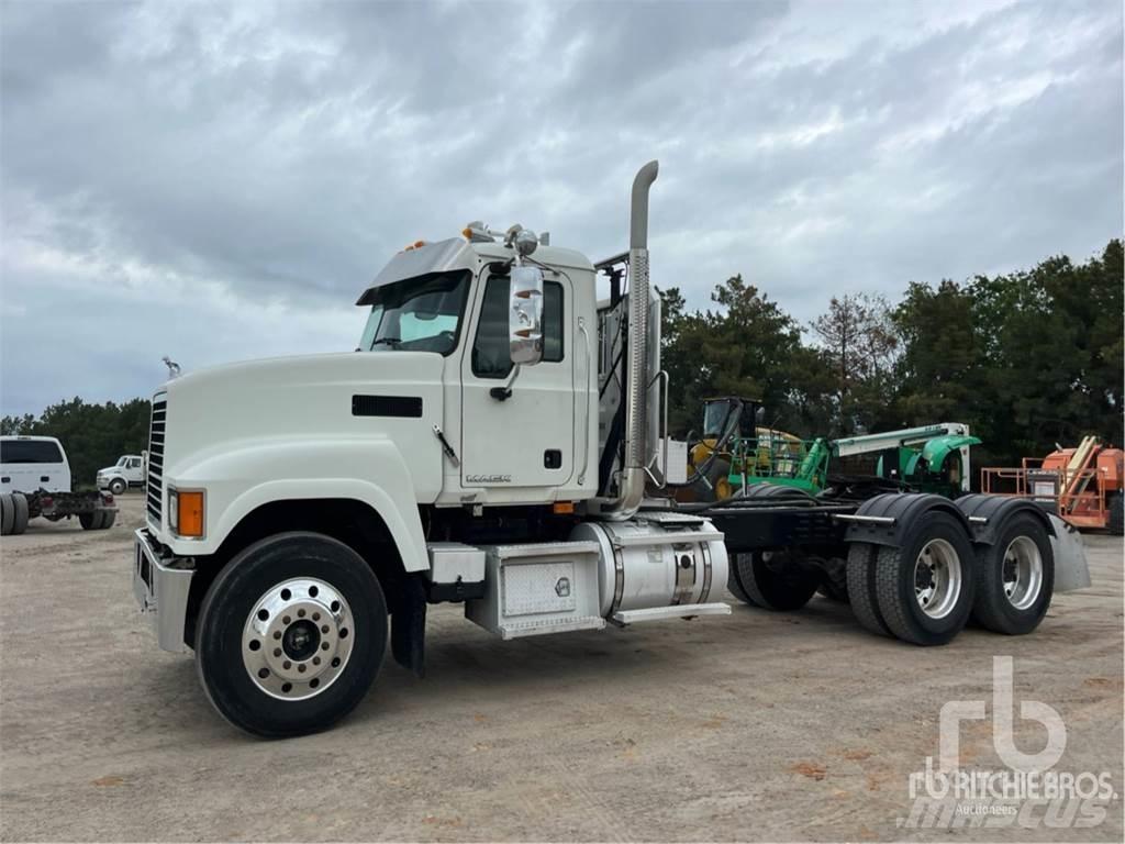 Mack CHU613 Tractor Units