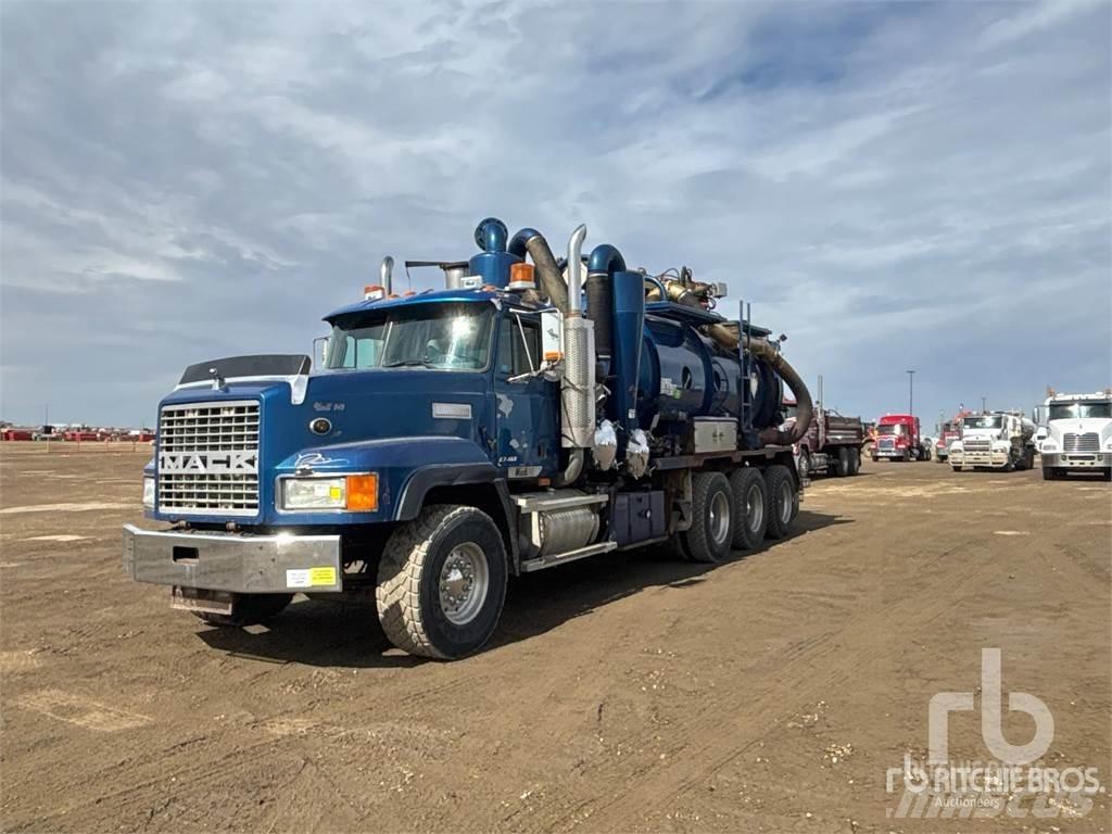 Mack CL713 Combi / vacuum trucks