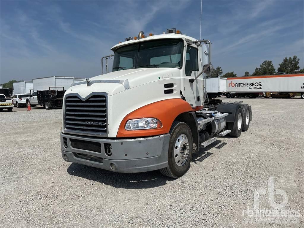 Mack CXU613 Tractor Units