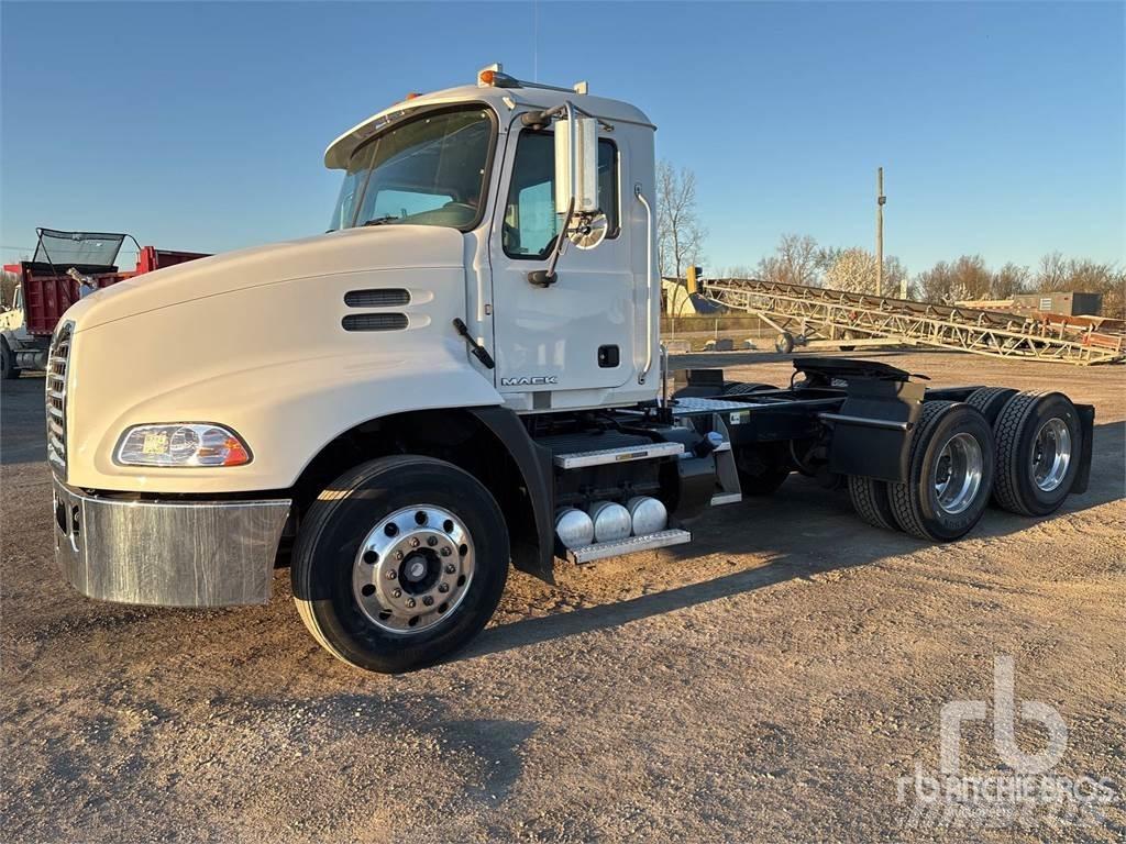 Mack CXU613 Tractor Units