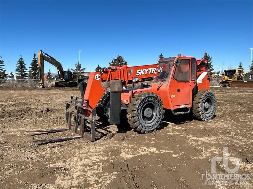 SkyTrak 10054 Telescopic handlers