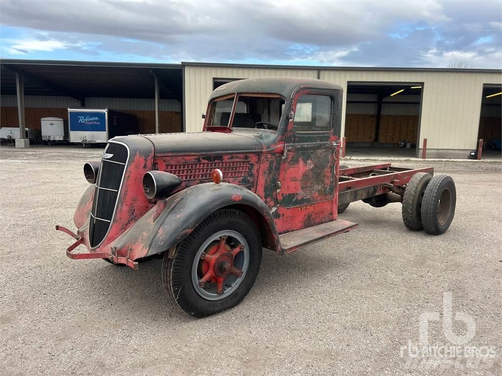  STUDEBAKER 4x2 Tanker trucks